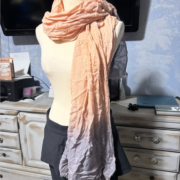 🛍Bundle sale🛍Kardashian Kollection Peach and Gray Ombre Scarf NWT - Picture 5 of 10